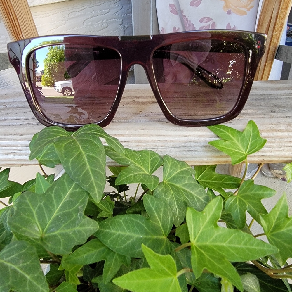 QUAY Name Drop Sunglasses